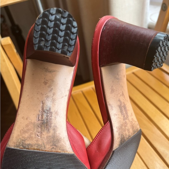 Salvatore Ferragamo “LENNOR”  Coral Leather Slide Mid Heel, Size 8.5 - Picture 15 of 16